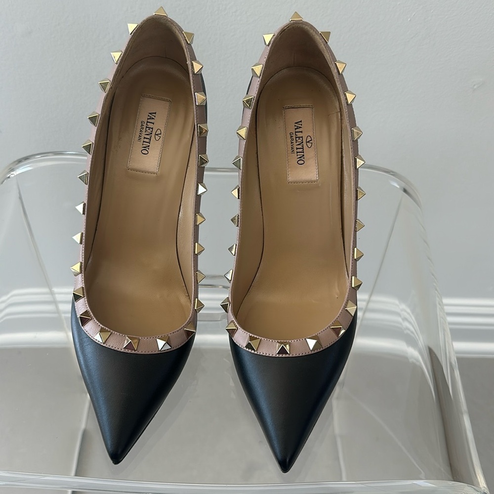 Authentic Valentino Black Leather and Taupe Rockstud Heels Size 8